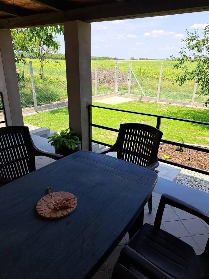 Grapeline Guesthouse Chotin Eksteriør bilde